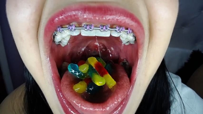 Miaisabella3 Eating Uvula Fetish