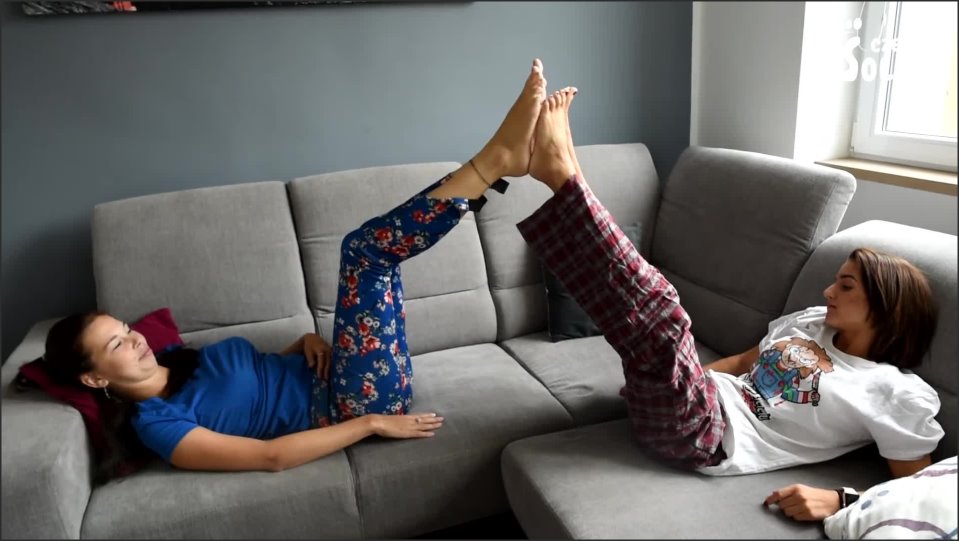 Huge And Tiny Feet Compared 1080P