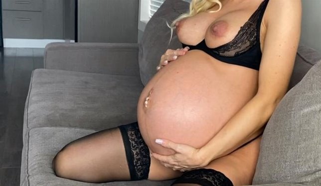 Grace Squirts Popping Pregnant Cam Girl