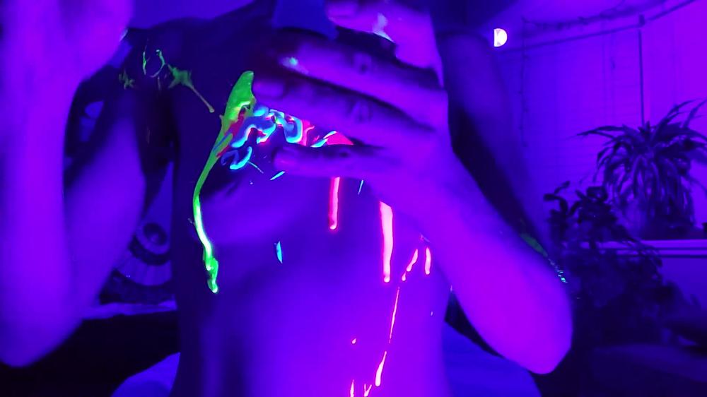 HAPPY NEW YEAR!!! Nerdy Faery Blacklight District Squirt