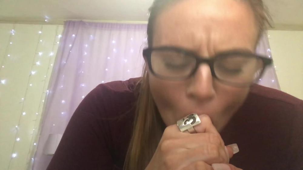 Kallmekrystal Nerdy Girl Sucks Dick For The First Time Manyvids