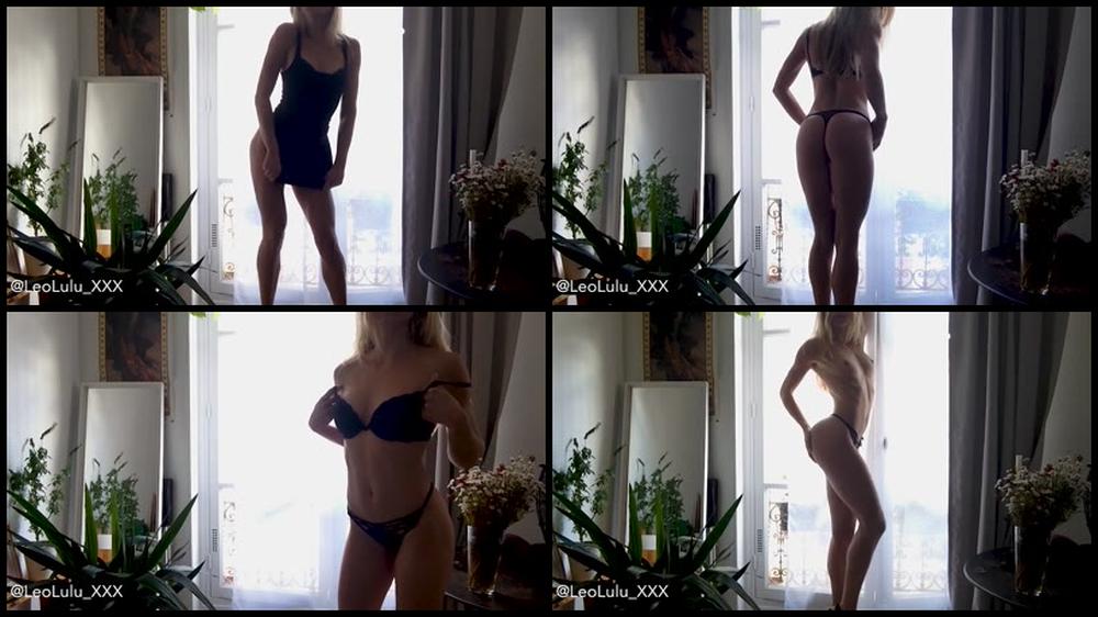 Fit Girl Masturbating By The Window