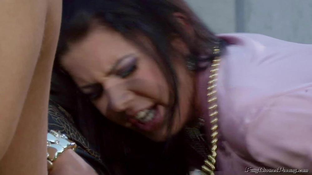 Fullyclothedpissing - 2010.07.22 Eliss Fire Rihanna Samuel - Biker Babe Piss Persuasion 1080P