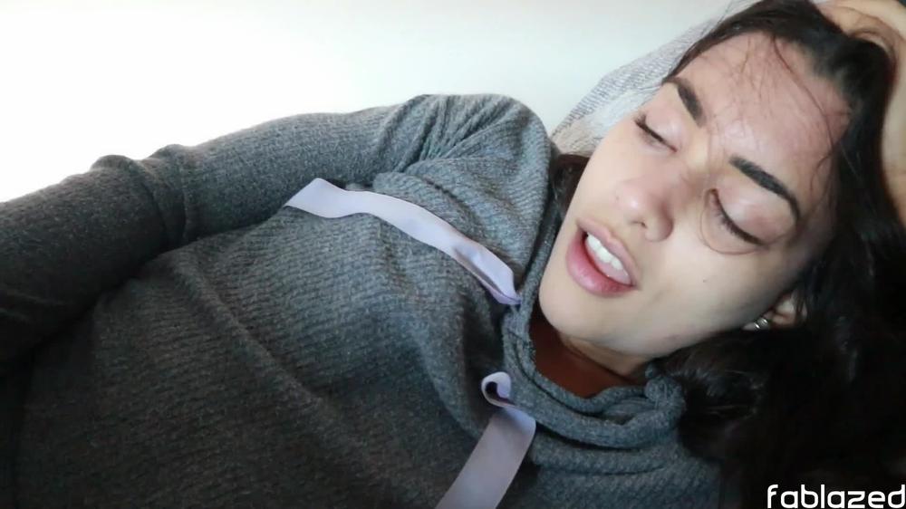 "Buenos días, estoy muy mojada, penetrame!" - Novia Caliente Fantasía POV