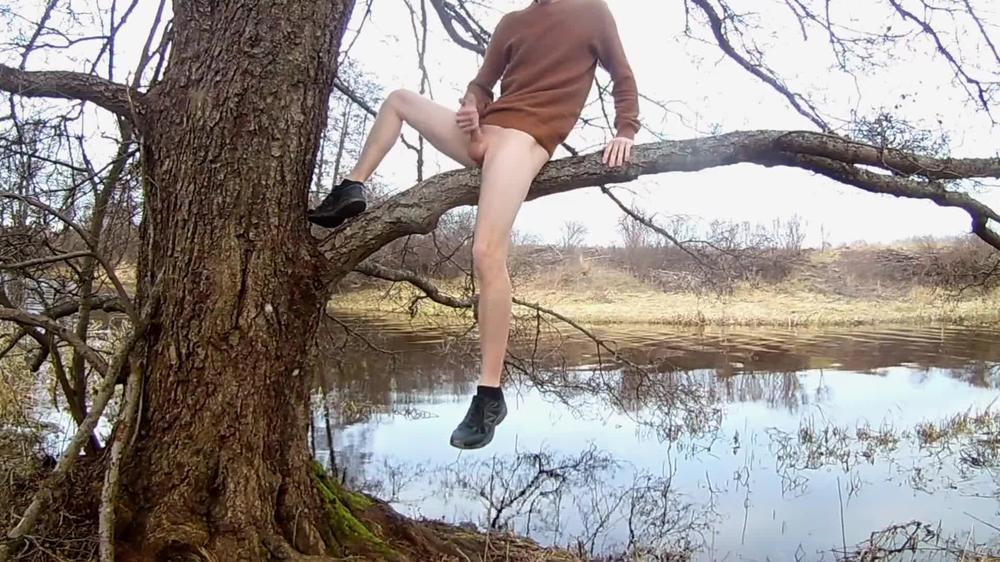Slimed twink climbing trees! Massive creamy cumshot.