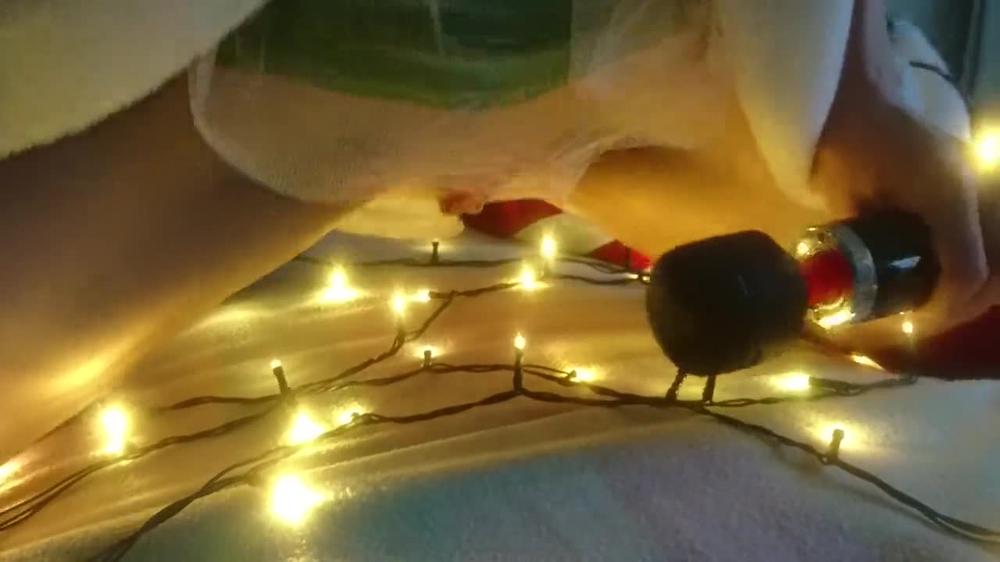 Little Christmas Elf Cums Hard - Christmas Special