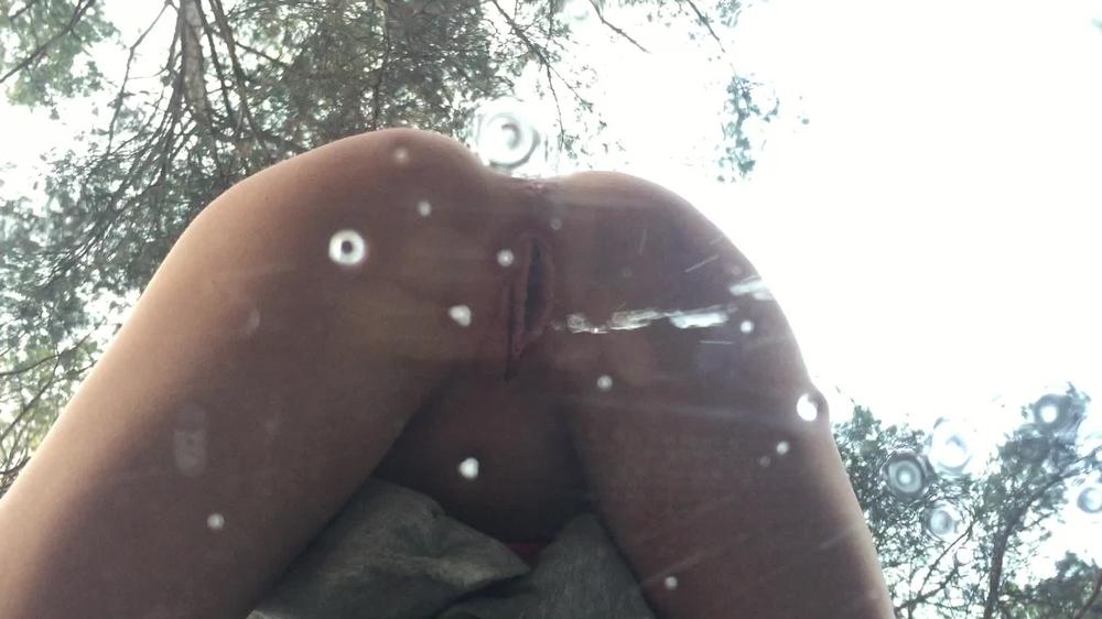 Mia Bandini - Amazing Piss At My Car Sunroof