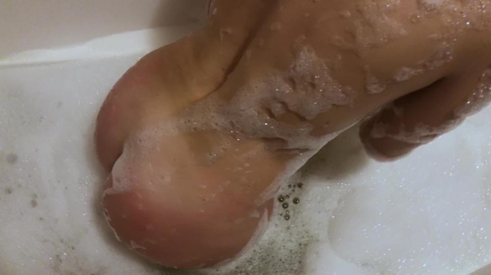 Big Tits Milf Enjoys Her Foamy Bath - Rate My Sexy Wet Ass And Boobs - 2160P