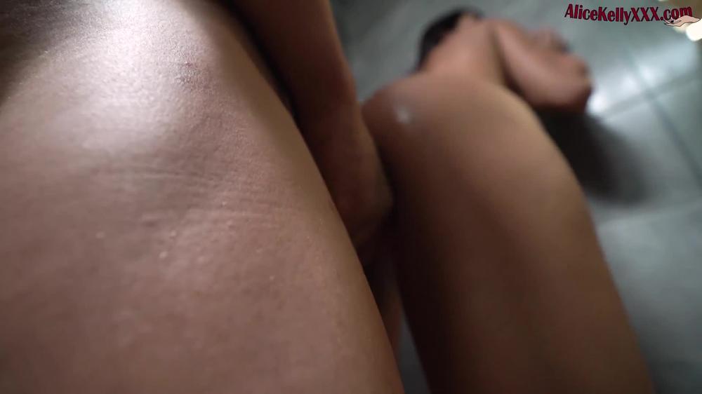 Sexy Girlfriend Sucking Dick And Sensual Fucking In Shower_Alicekellyxxx