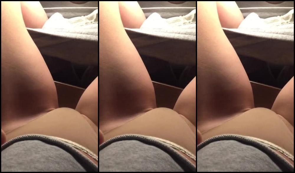 I SHOW MY WET PANTIES (Snapchat)