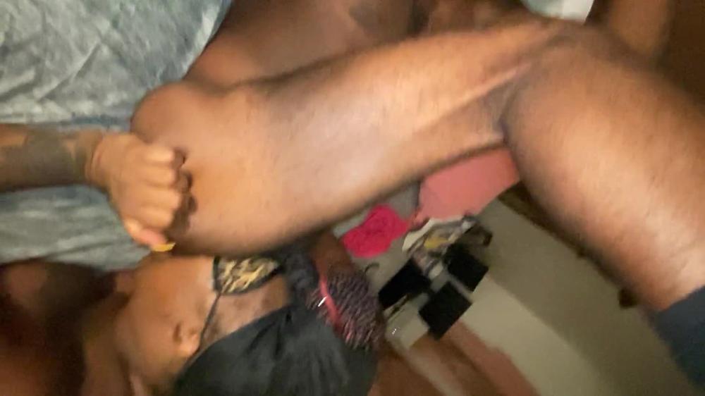 FREAKY EBONY DIVES IN NOSE FIRST AS SHE SUCKS ASS!!!! (FULL VIDEO)