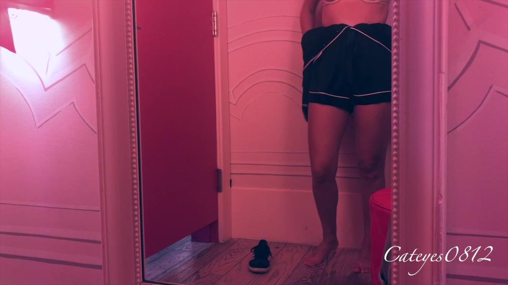 Public Masturbation in Changing Room with My Big Dildo!!!!