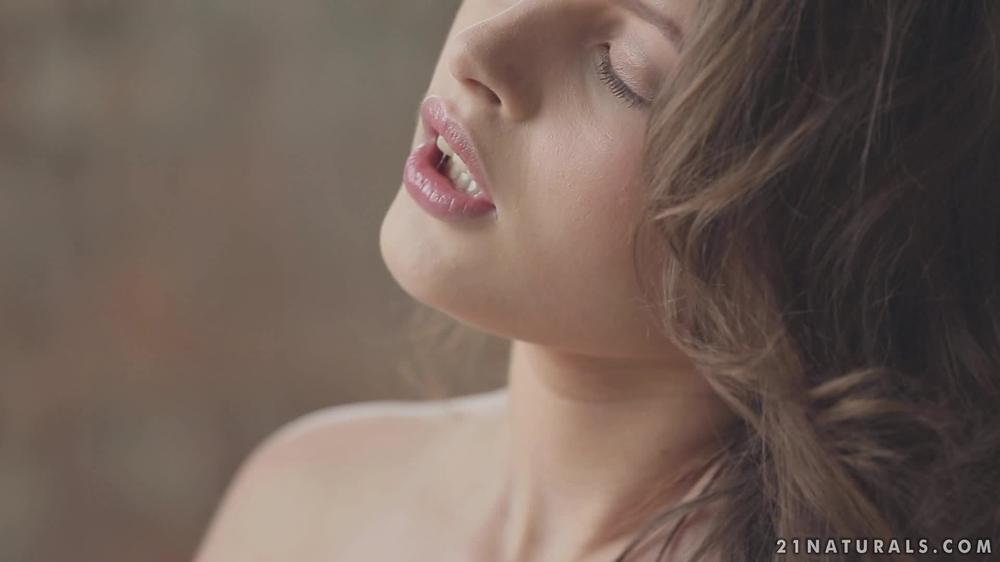 [21Naturals.Com] Hours