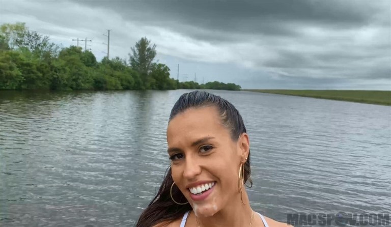 Kelsi Monroe Fucking Kelsi Monroe Out In The Swamp Of The Everglades For Facial