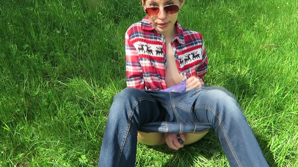 Outdoors Orgasm Trying Not 2 Get Caught