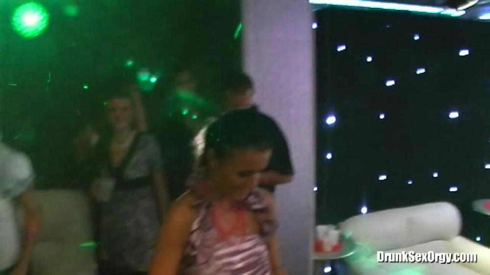 Drunksexorgy.Com Dso Crazier By The Dozen Part 1 05.08.2011 Welli