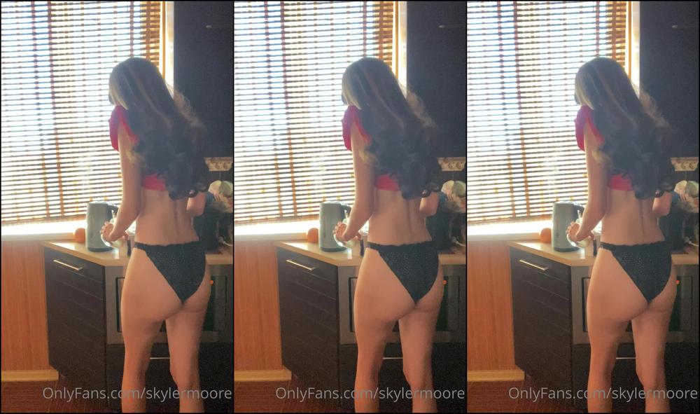 Skylermoore 2021 2000440895 Good Morning Made You Coffee