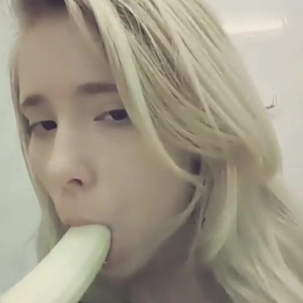 Compilation 18 year old teen sucks a banana, imagining that it is a dick