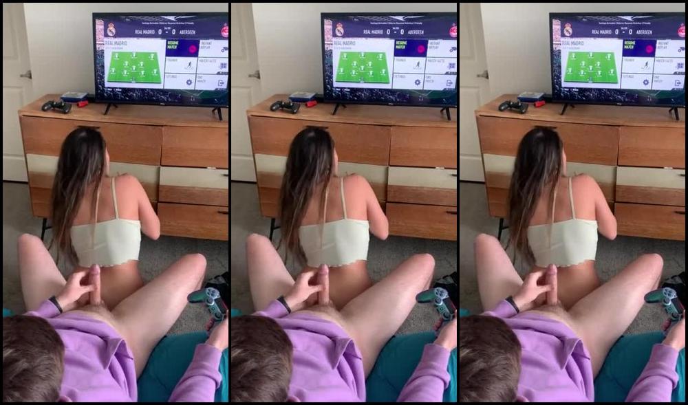 Making my boyfriend CUM while he plays video games!!