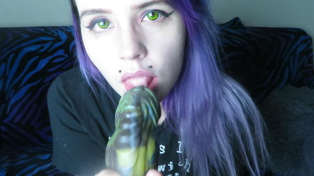 Alicenm Alt Teen Gags And Deep Throats Toy