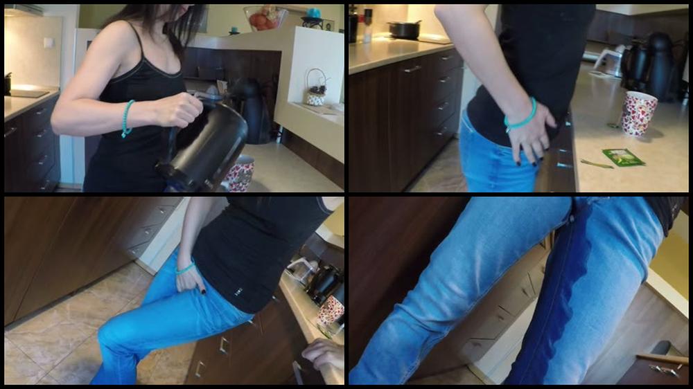 Julia Jordan Jeans Wetting In The Kitchen
