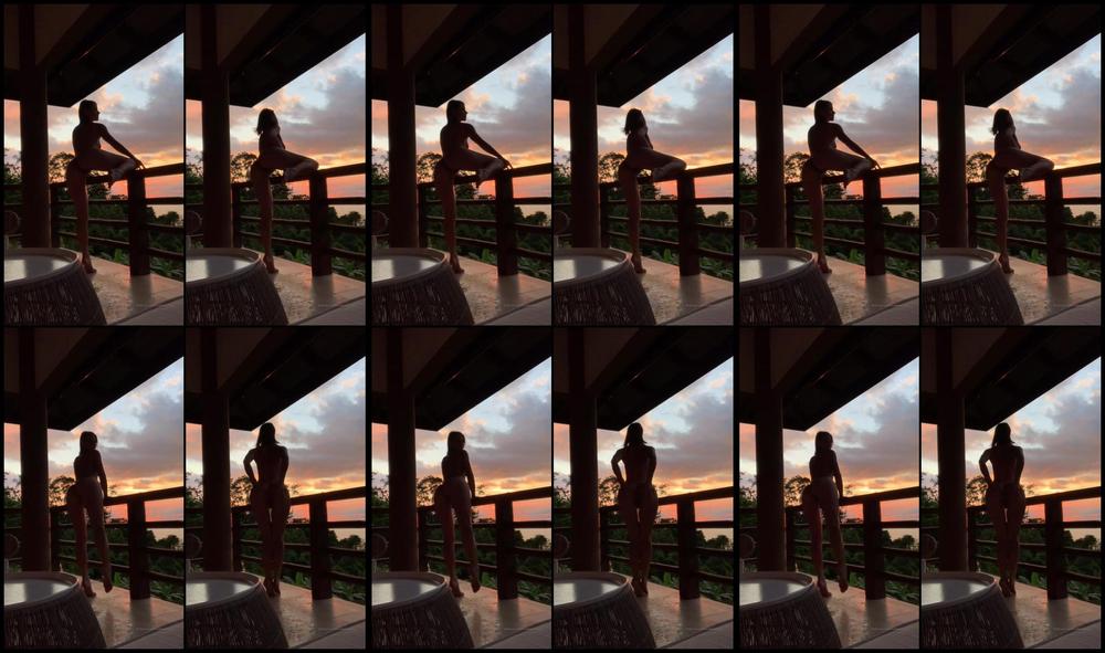 Melisamendini 28 10 2019 77407301 Sunset Tease