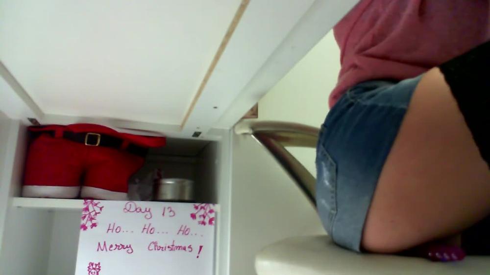 MASTURBATE AT WORK : DAY 13.My Christmas present.solo female