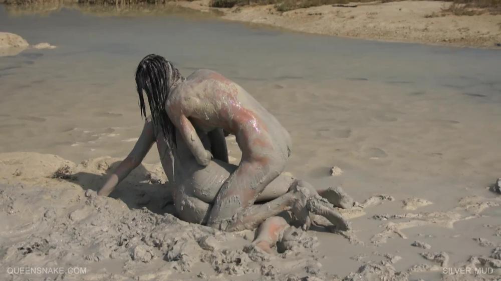 2011.10.22 Qs, Nazryana - Silver Mud