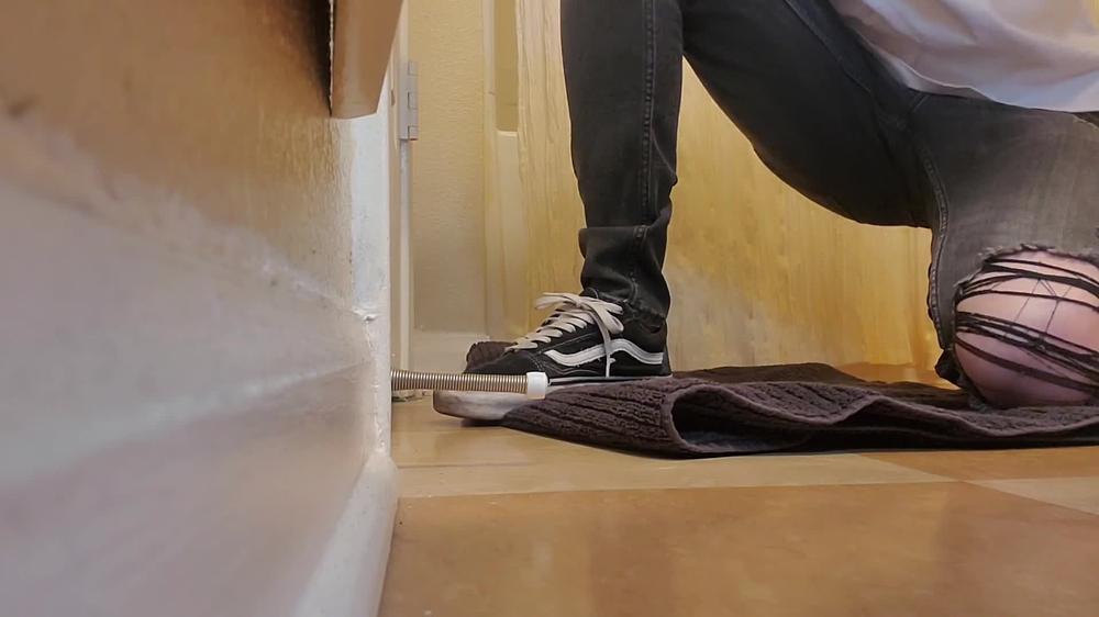Piss wetting in Office after long hour meeting, because the restroom is Full