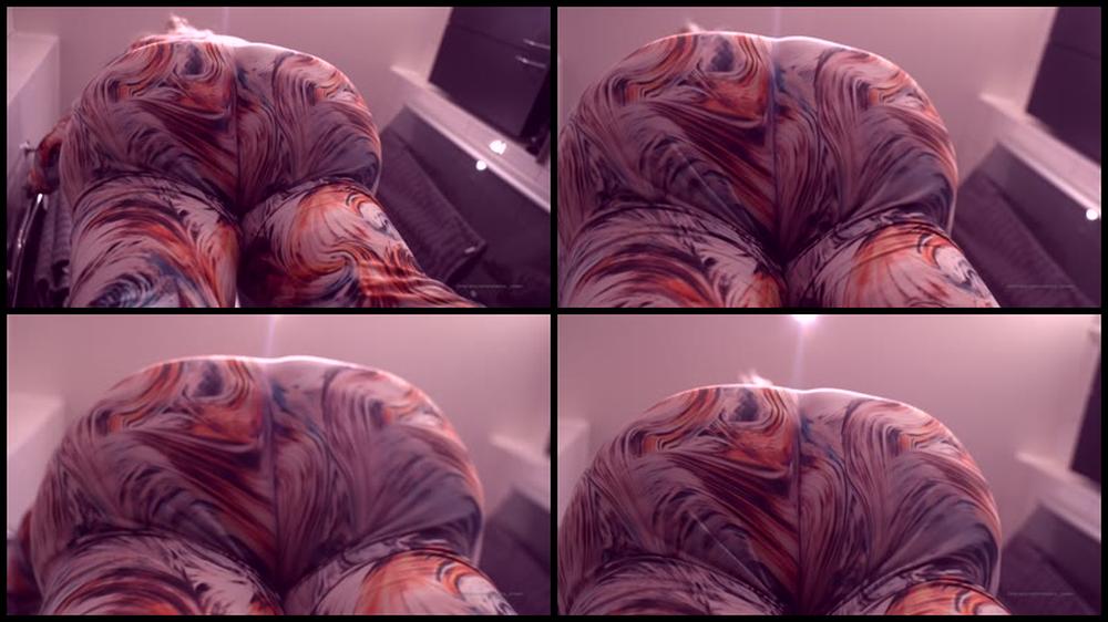 Natasha Crown 10 03 2020 174128969 Massive Booty From Beneath