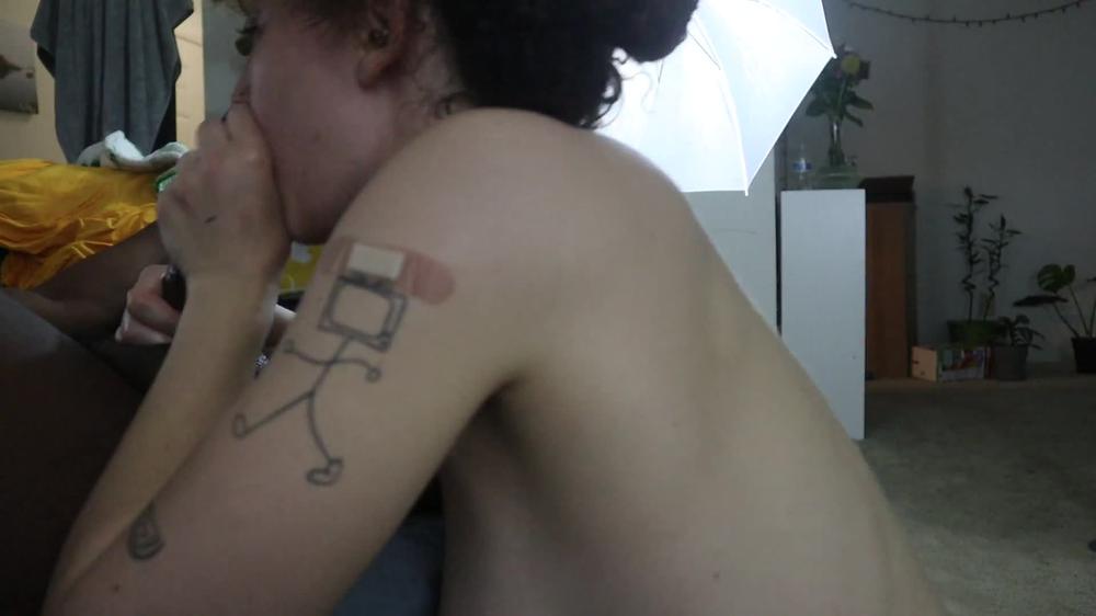 topless white girl sucking on big black cock (16 more mins of this on onlyfans @roserunell)