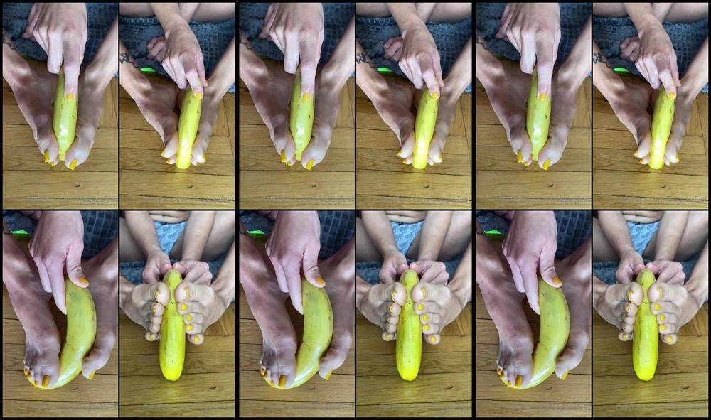 Froggeefeetvip 31 05 2021 2123873596 Playing With Banana And My Yelow Toes