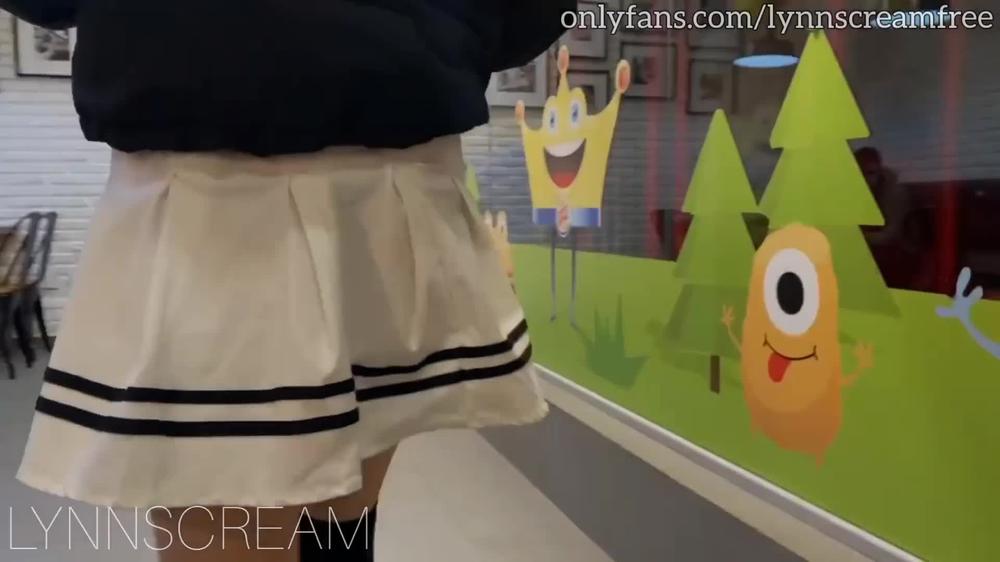 Risky public masturbating and fuck in Burguer King's bathroom