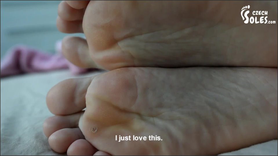 Wendy S Cold Tiny Feet In Need Of Attention Small Feet Bare Feet Close Up Feet Feet In Bed Toes 1080P