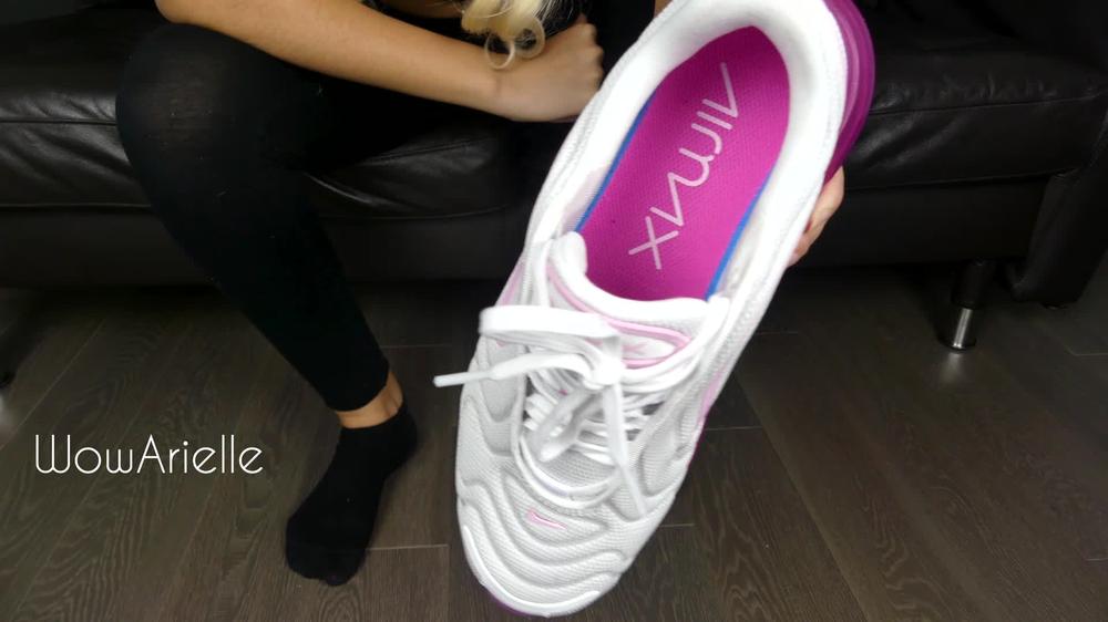 Wowarielle Sweaty Sneaker Sock Sniffer Manyvids