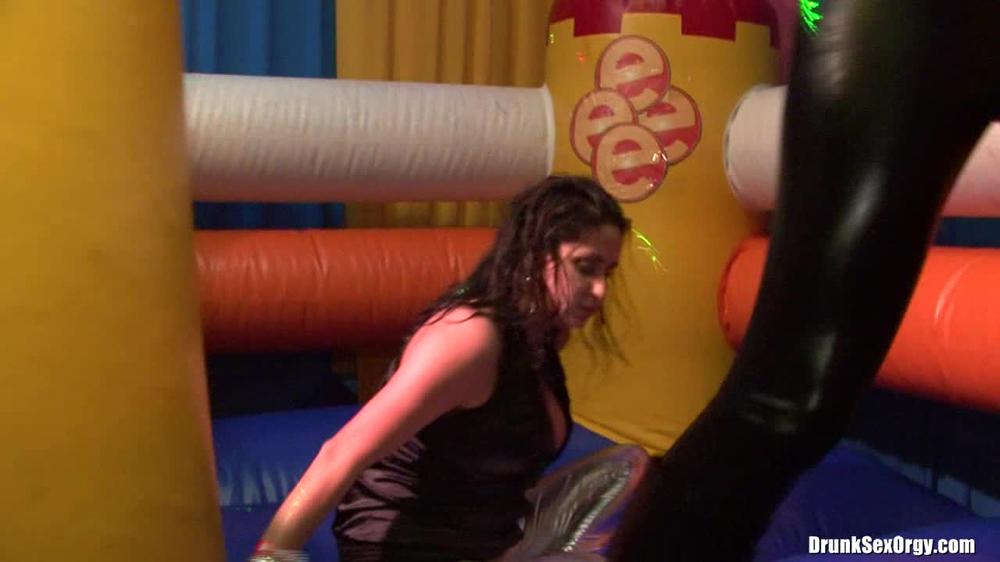 Drunksexorgy.Com Balloon Bangers Live It Up 2 22.01.2010 Kate Gold