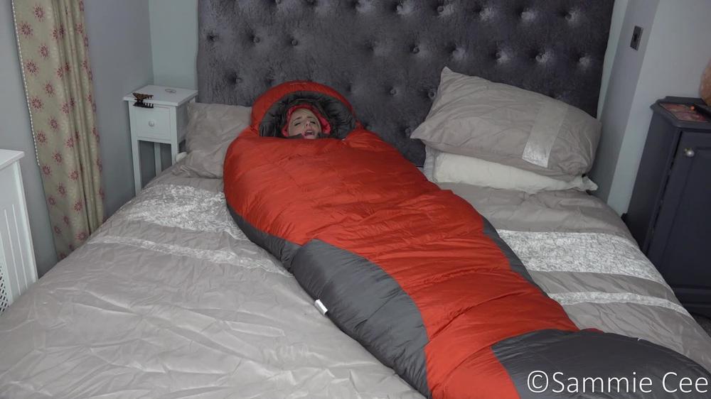Sammie Cee Down Jacket And Bag Masturbation Manyvids