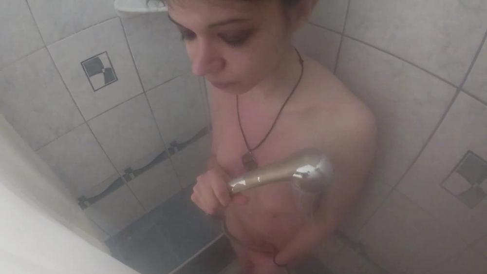 Backstage of the new bathtub video