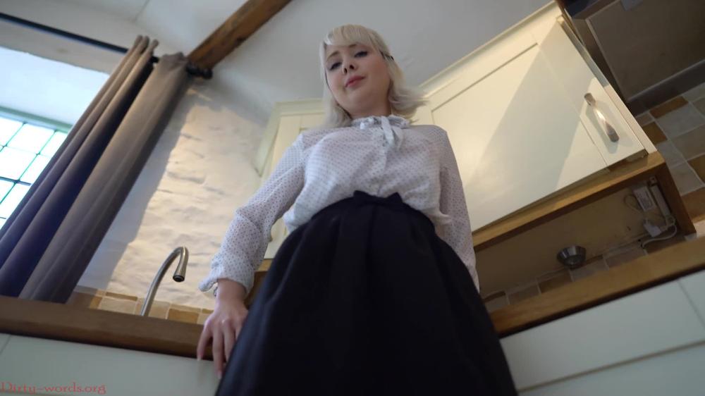 [Upskirtjerk] Quick Break From Cleaning
