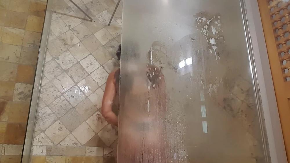 2017.07.02 Watch Brunette Teen Under Shower In Hotel