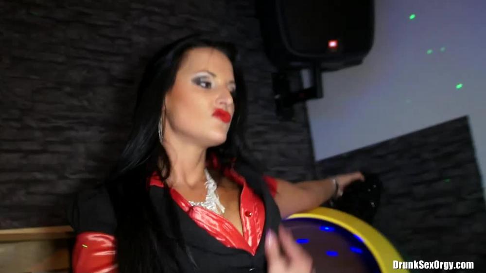 Drunksexorgy.Com Power Tooled Party Cunts Part 1 17.09.2011 Welli