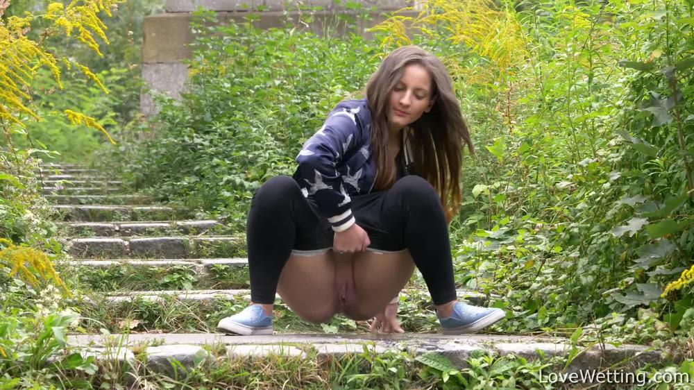 [Lovewetting.Com] Nicolette - Pissing 2 2017