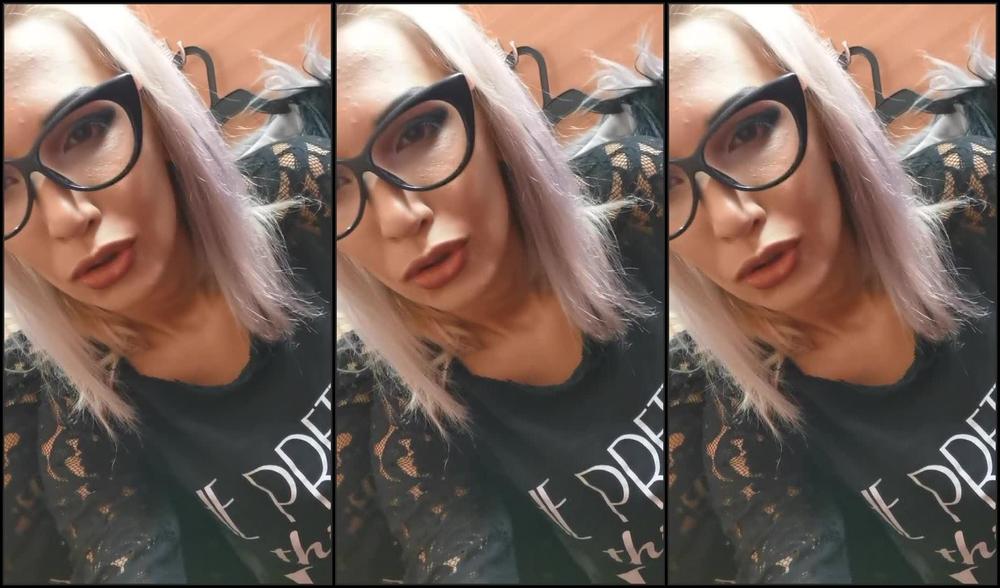 Masturbation In A Fitting Room