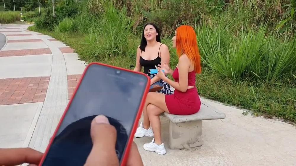 I let two Strangers Control my Toy in Public until Squirt