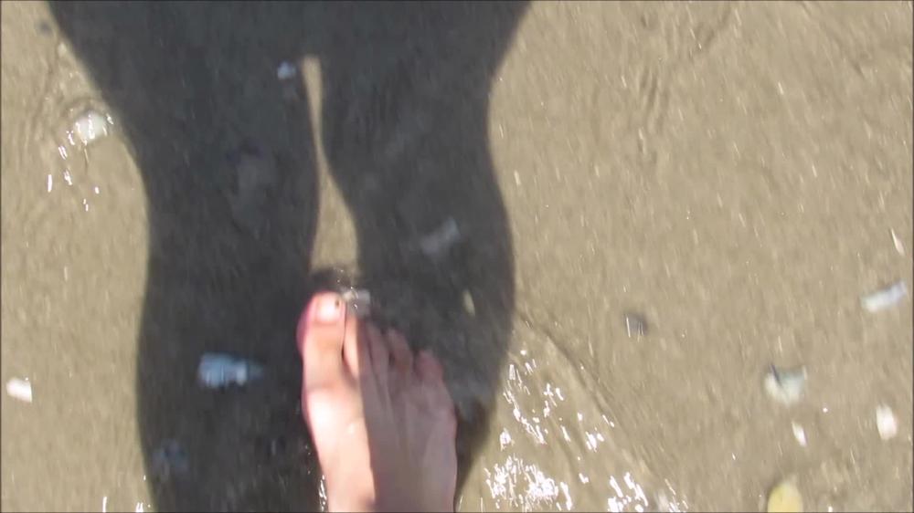 Ladytoro Barefoot Walking On The Beach Manyvids