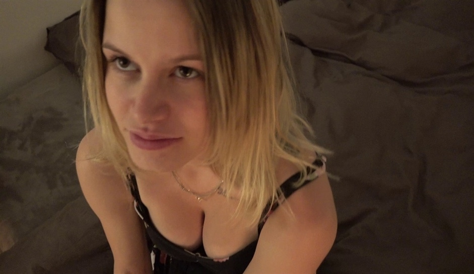 2018-08-04 Martina - Pregnant lady in distress (Czech Streets 112)