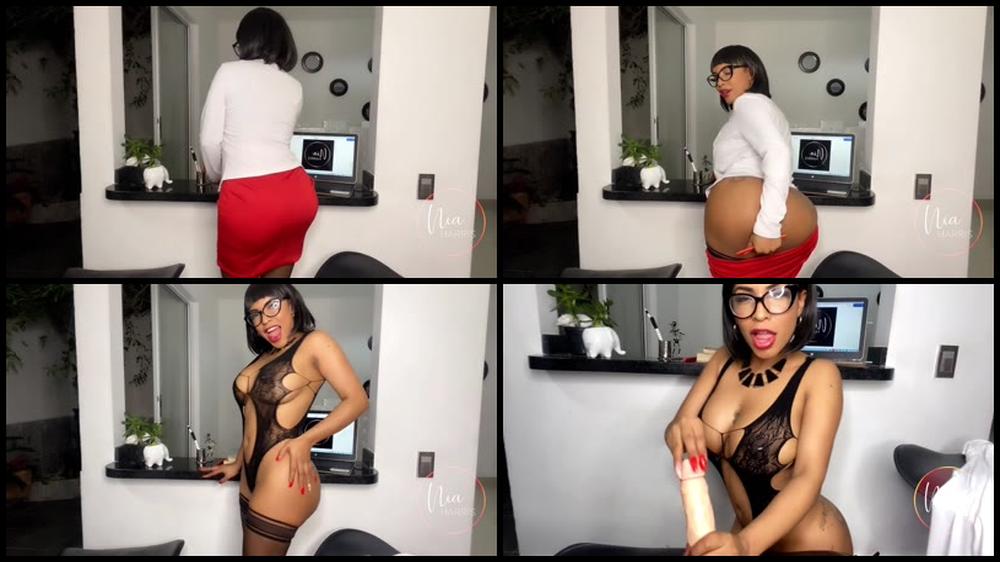 Niaharris   Secretary Caught Horny And Wants To Fuck   Manyvids