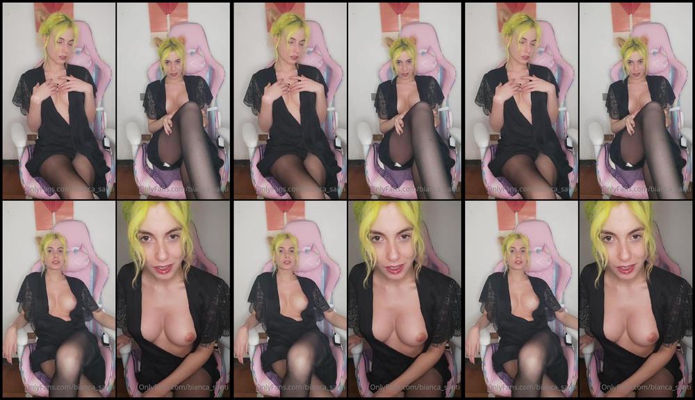 Bianca Santi 02 09 2021 2210511847 Collant Neri Spitting E Piedi In Vista