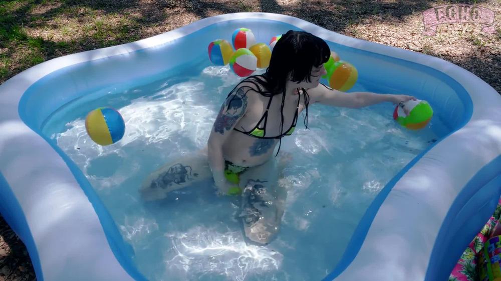 Echo Noir Riding Inflatables In The Pool Manyvids