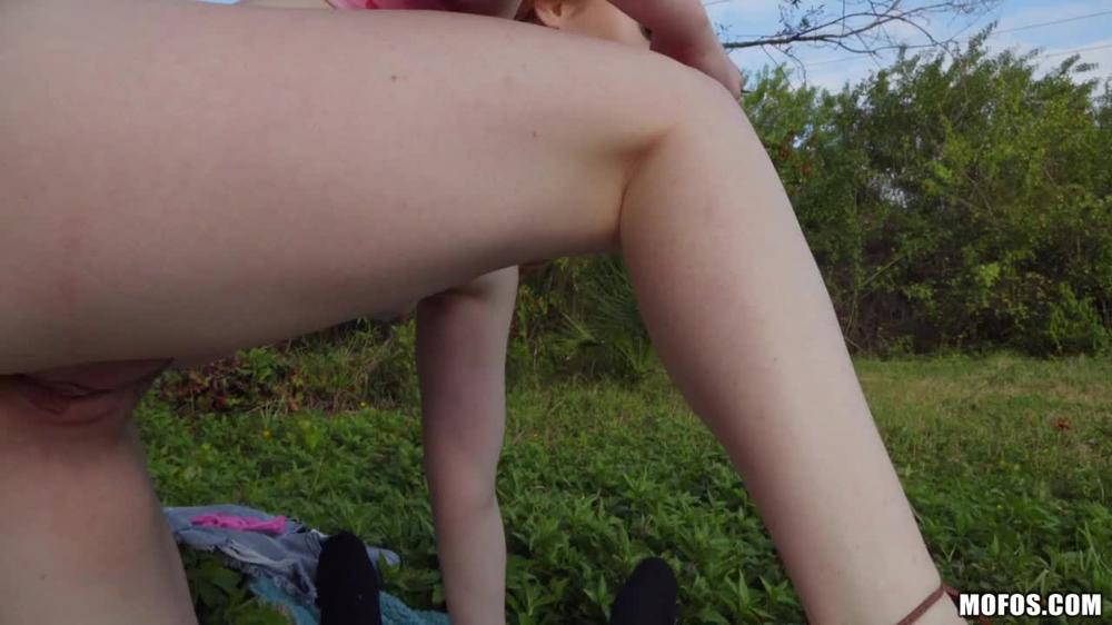 [Mofos.Com] Arietta Adams - Side Of The Road Hoe  10.03.2019